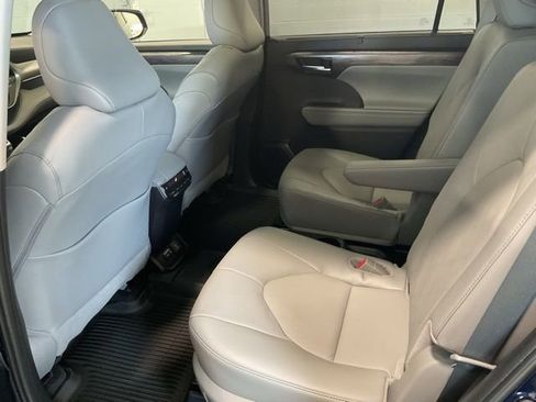Used 2026 Toyota Highlander Platinum AWD/4WD image 19