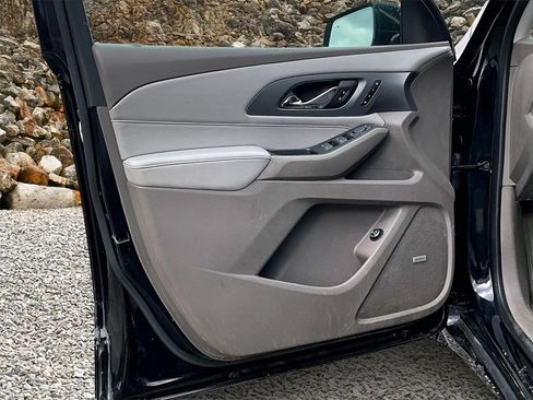 Used 2018 Chevrolet Traverse Premier image 21
