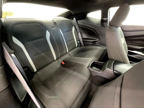 Used 2016 Chevrolet Camaro LT RWD image 18