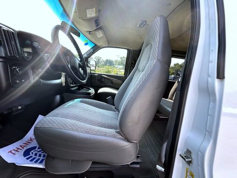 Used 2006 Chevrolet Express 3500 Passenger w/ LT Preferred Equipment Group RWD image 10