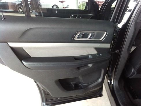 Used 2017 Ford Explorer XLT w/ Equipment Group 202A image 23