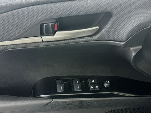 Used 2025 Toyota Camry SE image 15