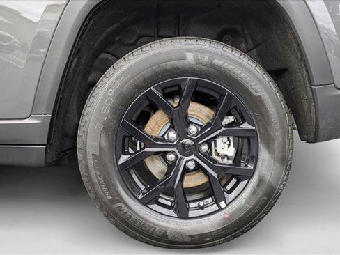 New 2025 Jeep Grand Cherokee L Altitude image 10