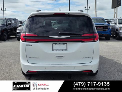 Used 2022 Chrysler Pacifica Limited FWD image 6
