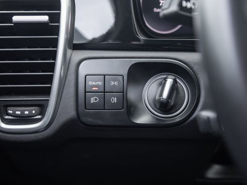 Certified 2023 Porsche Cayenne image 17