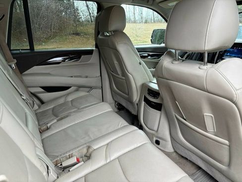 Used 2016 Cadillac Escalade Luxury image 19