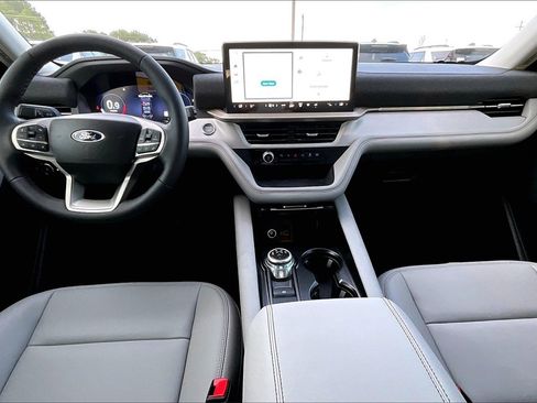 New 2025 Ford Explorer Active w/ Active Comfort Package image 4