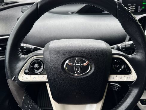 Used 2017 Toyota Prius Prime Advanced FWD image 25