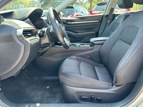 Used 2020 Nissan Altima 2.5 SV FWD image 6