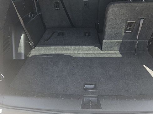 Used 2023 Chevrolet Traverse LT FWD image 20