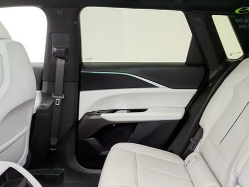 Used 2025 Cadillac Lyriq Luxury AWD/4WD image 44