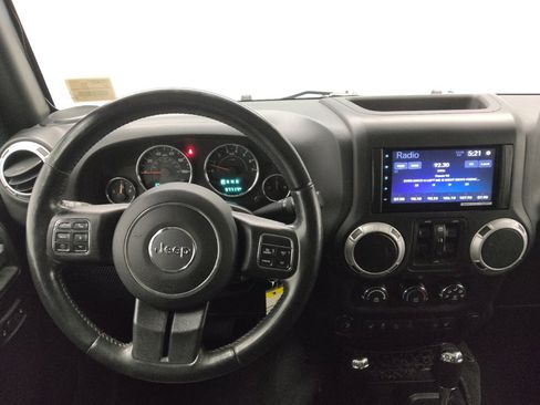Used 2016 Jeep Wrangler Unlimited Sahara w/ Connectivity Group image 22