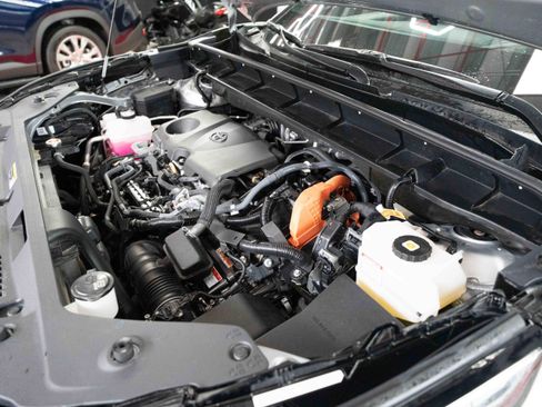 Used 2024 Toyota Highlander Platinum image 31