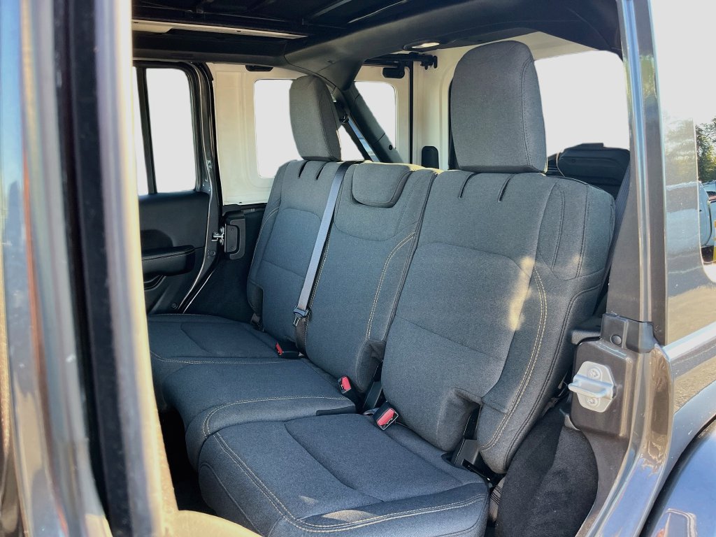 Used 2026 Jeep Wrangler Unlimited Sahara AWD/4WD image 24