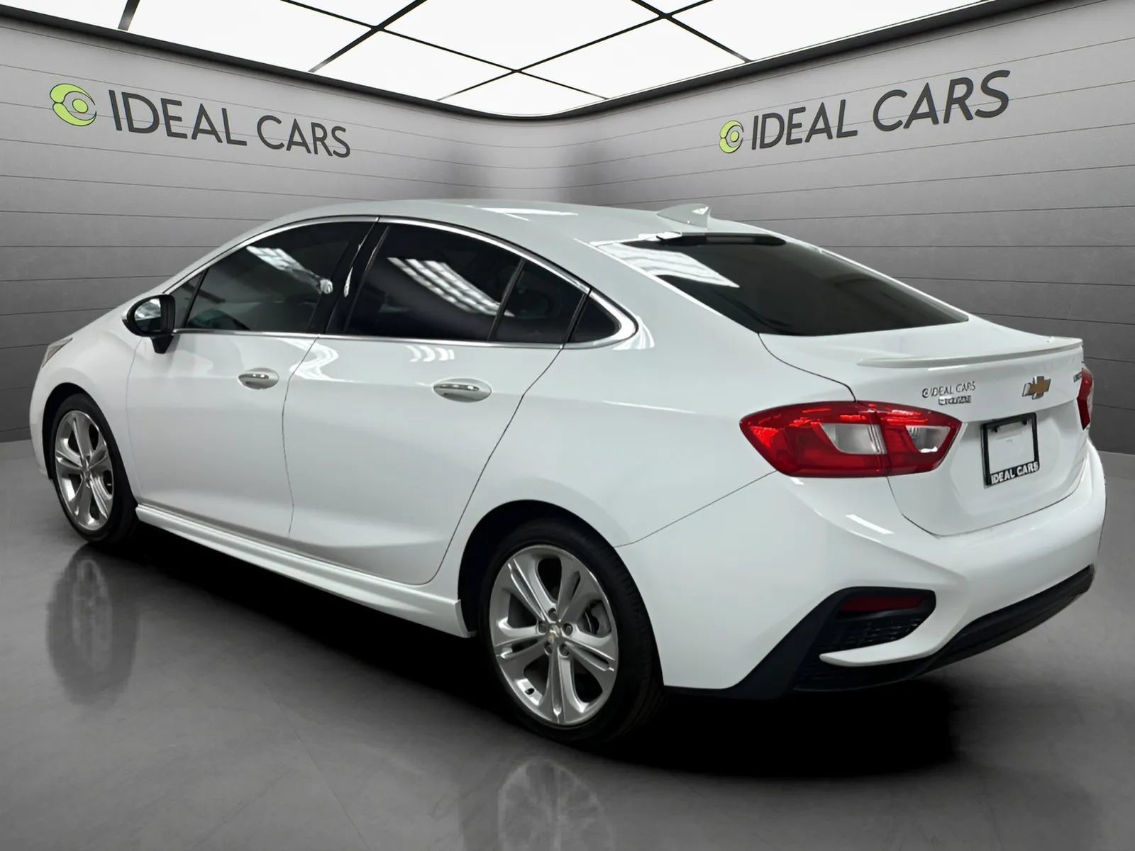 Used 2017 Chevrolet Cruze Premier w/ RS Package FWD image 7