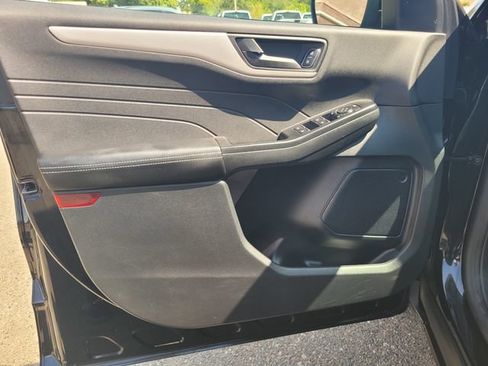 Certified 2022 Ford Escape SE w/ SE Sport Appearance Package FWD image 16