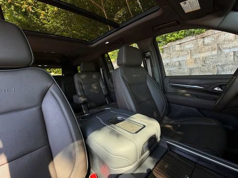 Used 2023 GMC Yukon XL Denali AWD/4WD image 32