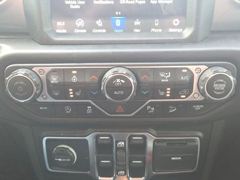 Used 2020 Jeep Wrangler Unlimited Sahara image 31