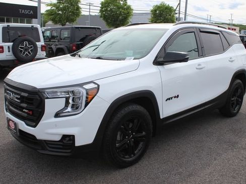 Used 2024 GMC Terrain AT4 w/ Infotainment Package II AWD/4WD image 2