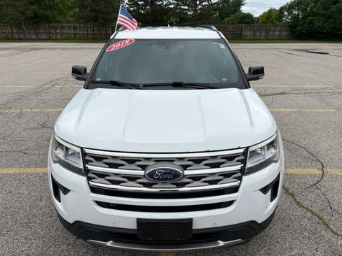 Used 2018 Ford Explorer XLT w/ Equipment Group 202A AWD/4WD image 9