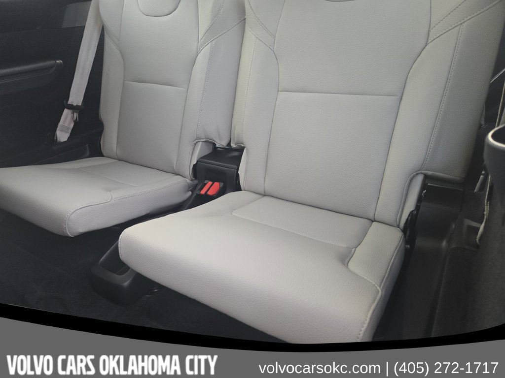 Certified 2025 Volvo XC90 B5 Core w/ Protection Package Premier AWD/4WD image 25