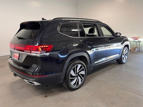 Used 2024 Volkswagen Atlas SE image 3