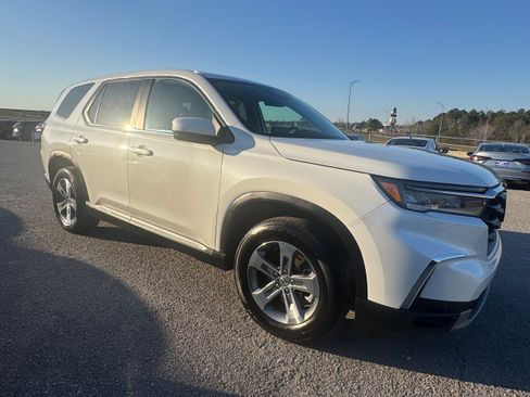 Used 2023 Honda Pilot EX-L image 3