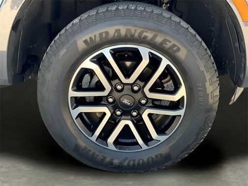 Used 2024 Ford Ranger Lariat w/ Advanced Towing Package image 13