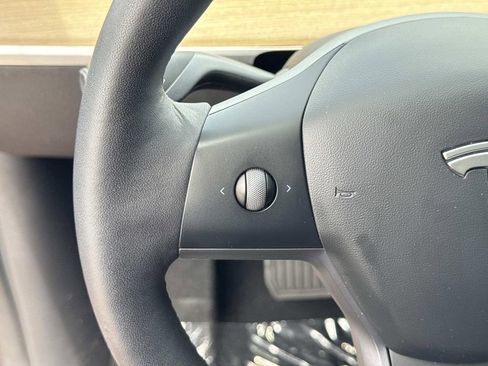 Used 2021 Tesla Model Y Long Range AWD/4WD image 9