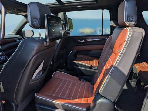 Used 2023 GMC Yukon XL Denali Ultimate image 15