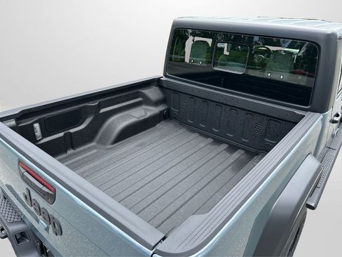 New 2025 Jeep Gladiator Sport image 17