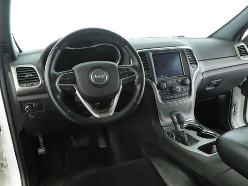 Used 2018 Jeep Grand Cherokee Altitude image 2