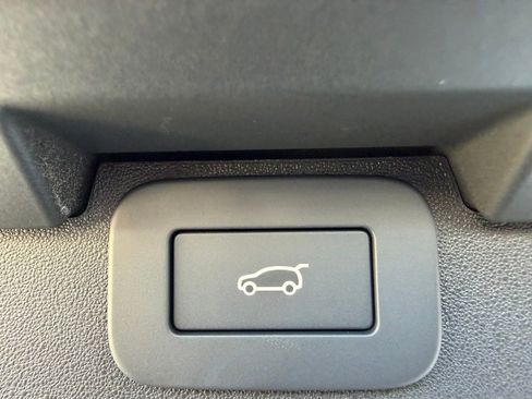 New 2026 Land Rover Discovery S image 36