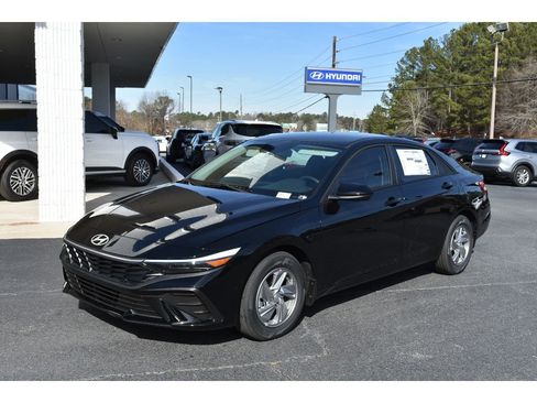 New 2026 Hyundai Elantra SE image 1