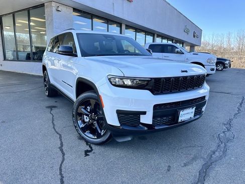 New 2025 Jeep Grand Cherokee L Altitude image 3