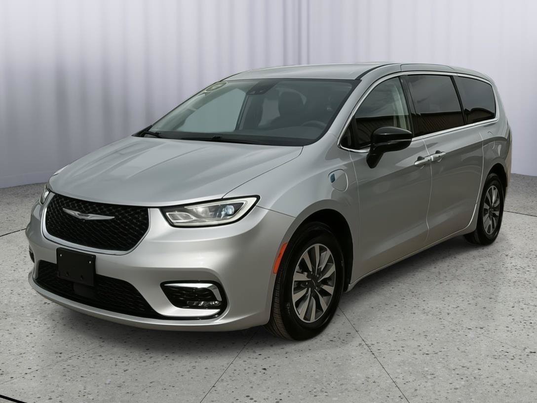 Used 2024 Chrysler Pacifica Limited FWD image 1
