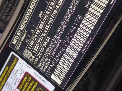 Used 2025 Mercedes-Benz GLC 300 4MATIC image 36