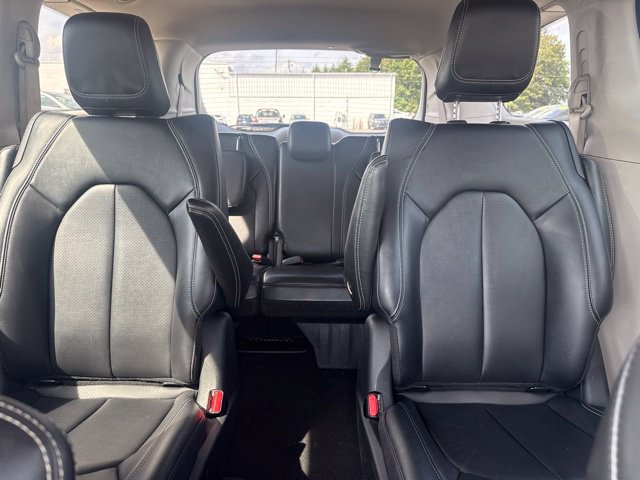 Used 2024 Chrysler Pacifica Limited FWD image 21