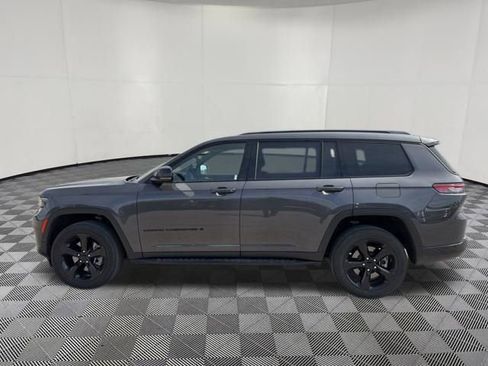 Used 2023 Jeep Grand Cherokee L Laredo image 12