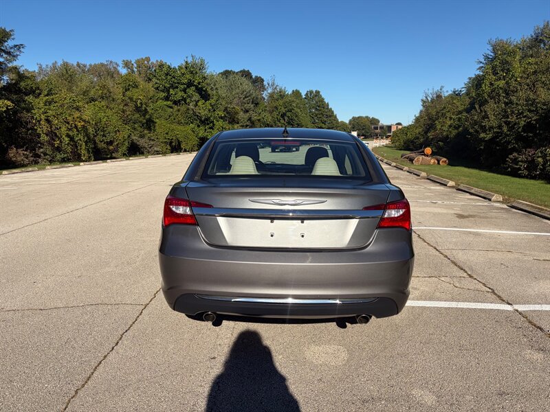 Used 2012 Chrysler 200 Touring w/ Cold Weather Group FWD image 4