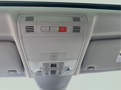 Used 2024 Volkswagen Tiguan SE AWD/4WD image 29