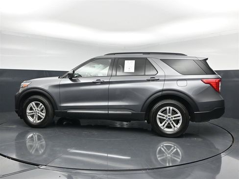 Used 2022 Ford Explorer XLT w/ Equipment Group 202A AWD/4WD image 8
