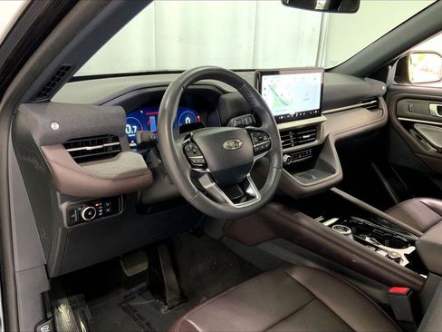 Used 2025 Ford Explorer Platinum RWD image 14