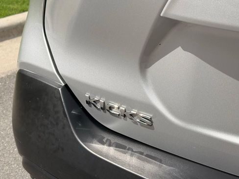 Used 2019 Nissan Kicks SV FWD image 11