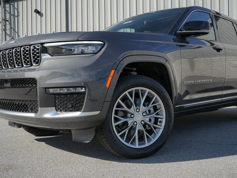 Used 2025 Jeep Grand Cherokee L Summit w/ Advanced Protech Group IV AWD/4WD image 4
