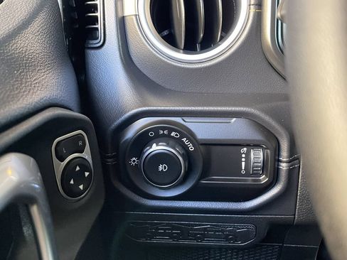 New 2026 Jeep Wrangler Unlimited Sahara AWD/4WD image 34