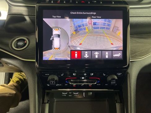 Certified 2023 Jeep Grand Cherokee Limited w/ Luxury Tech Group II image 23