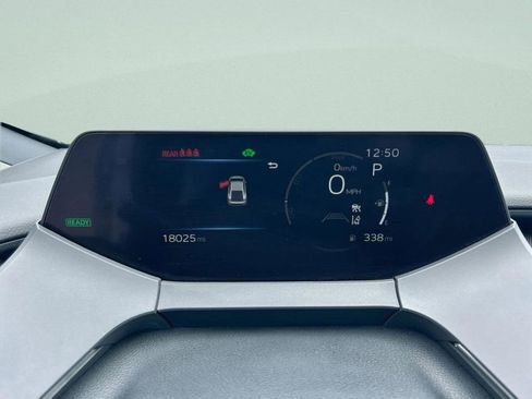 Used 2024 Toyota Prius XLE FWD image 34