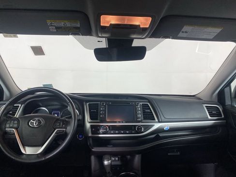Used 2018 Toyota Highlander SE image 28