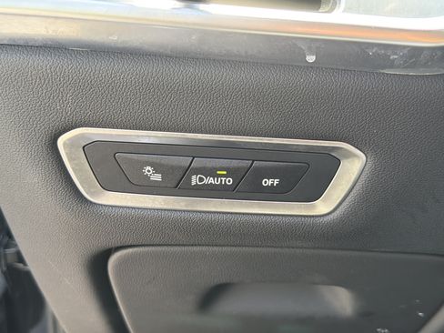 Used 2025 BMW X7 xDrive40i w/ M Sport Package AWD/4WD image 32